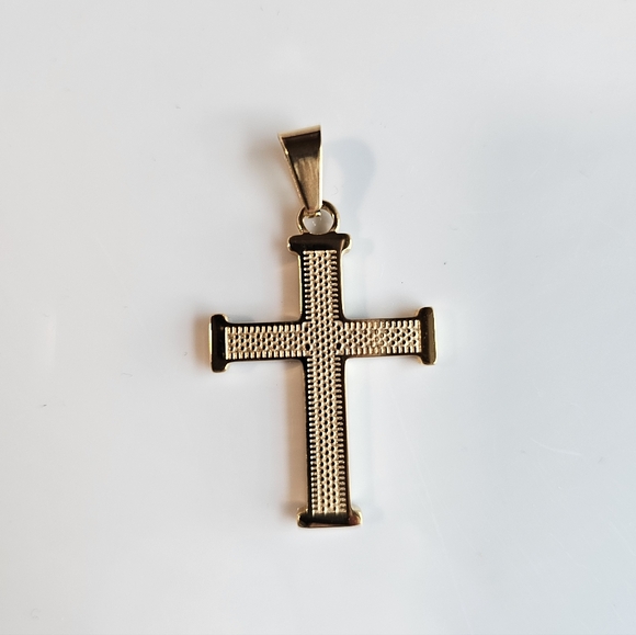 unbranded Jewelry - Gold Cross Pendant